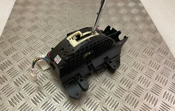 Mercedes-Benz X-class W470 Gear shifter/selector