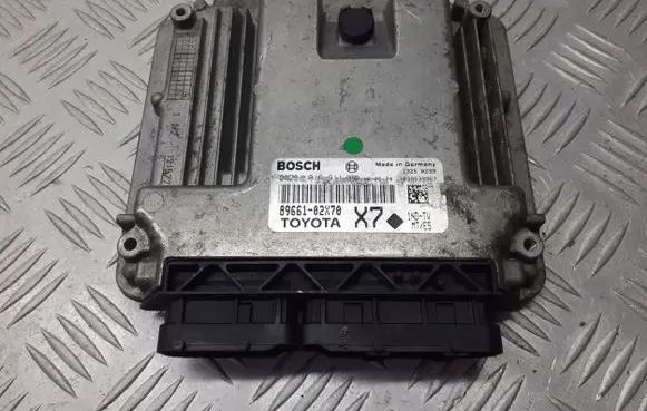 Toyota Auris 150 Engine control unit/module 89661-02X70