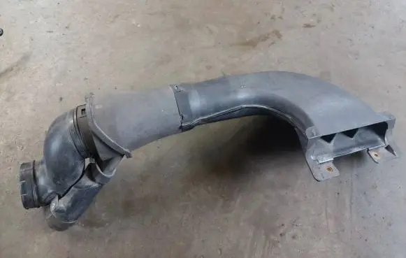 Mitsubishi Pajero Air intake duct part Mr404731
