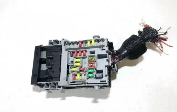 Opel Insignia A Fuse box set 13222786