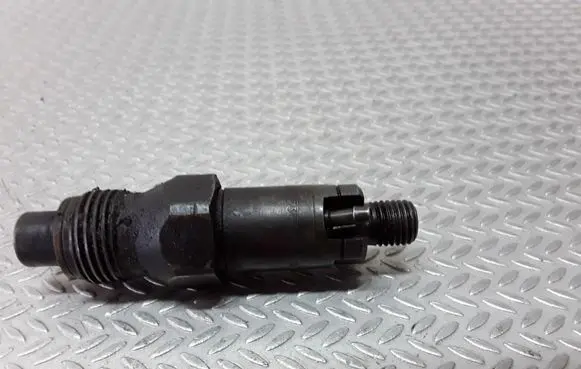 Volvo S40, V40 Fuel injector LCR6735401D