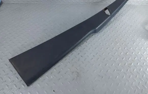 Mercedes-Benz 200 300 W123 (B) pillar trim (top)
