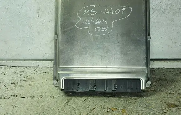 Mercedes-Benz E W211 Engine control unit/module 0261207782 A1121530779