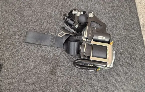 Mercedes-Benz E W238 Front seatbelt A2388602800 629986100C 634523200
