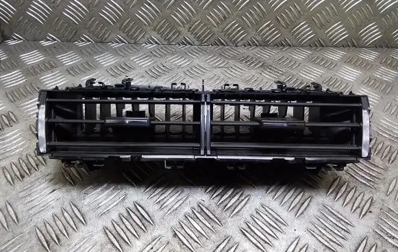 Toyota Prius+ (ZVW40) Dash center air vent grill 5567047170 5568647120