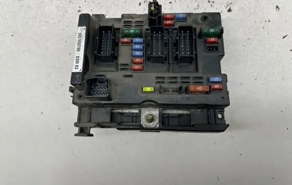 Citroen C8 Fuse module 9657608780