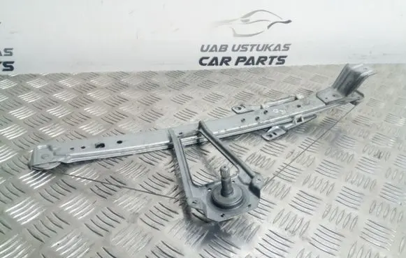 Rear door manual window regulator