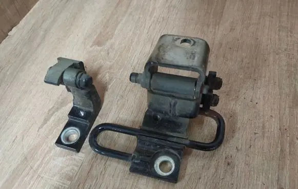 Volkswagen Touran I Rear door hinge set 1T0833411C