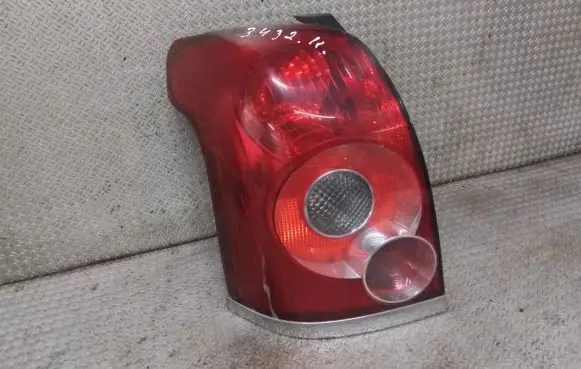 Toyota Avensis T250 Rear/tail lights E411333