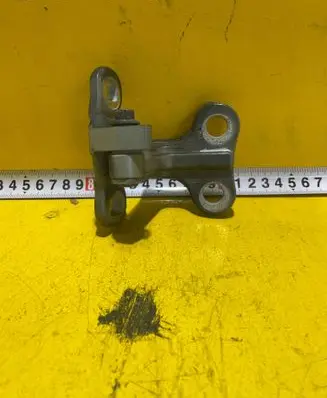 Volvo V50 Front door lower hinge 30784890