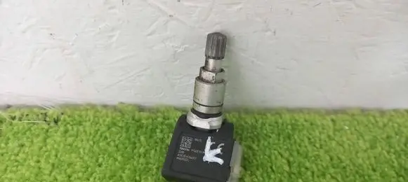BMW 3 G20 G21 Tire pressure sensor 70503704