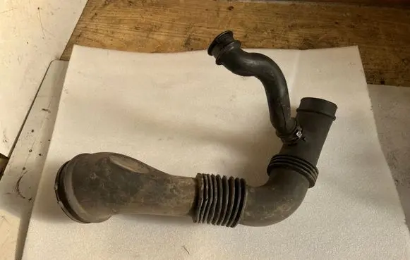 Air intake hose/pipe