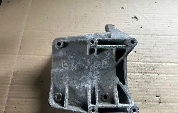Audi 80 90 S2 B4 A/C compressor mount bracket 050260885D