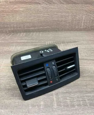 BMW 3 E90 E91 Rear air vent grill B0600121 7129556