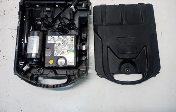 Opel Vivaro Tool set 995015576R