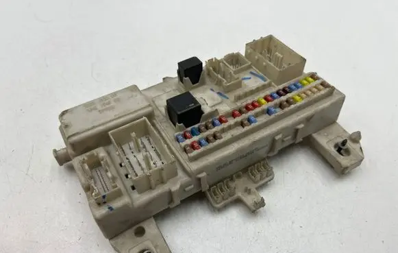 Volvo S40 Fuse module 8690722 00252896 519096309