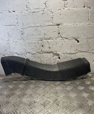 BMW 5 F10 F11 Air intake hose/pipe 7811597