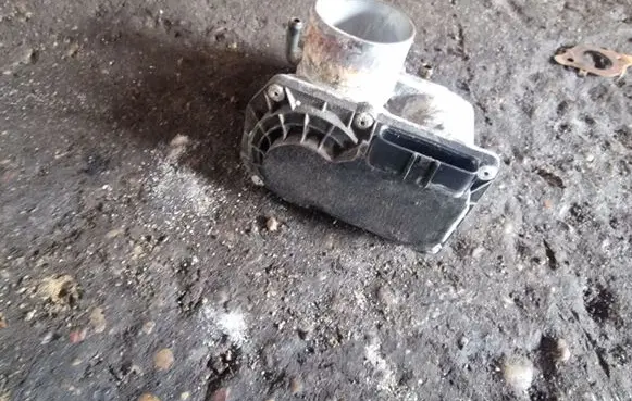 Suzuki Swift II Throttle valve