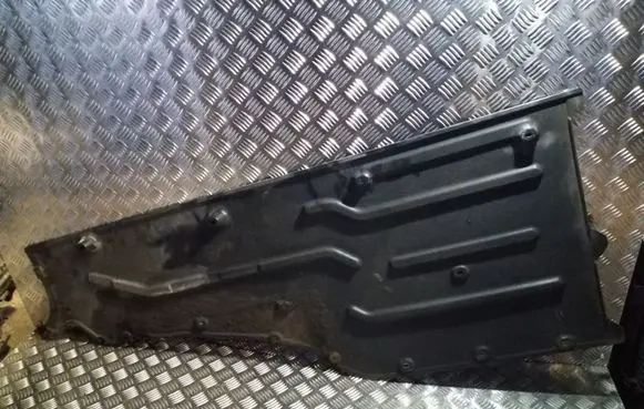 Center/middle under tray cover