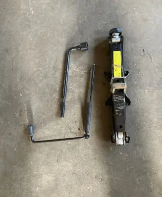 Audi A4 S4 B8 8K Lift Jack 8K0011031C