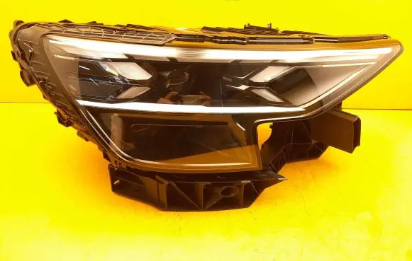 Audi Q8 Headlight/headlamp 4M8941086