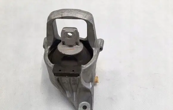 Engine mount bracket