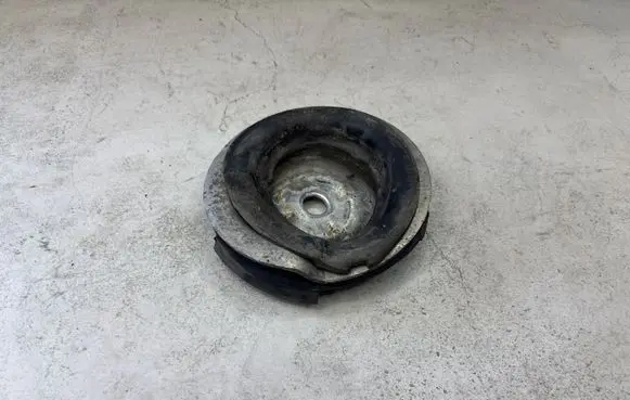 BMW 5 E60 E61 Coil spring mount 1091862
