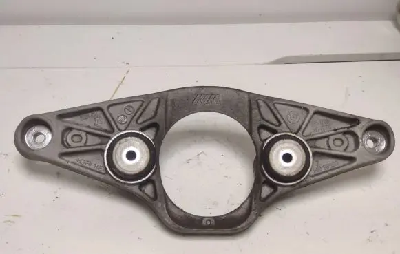 BMW 2 F22 F23 Rear differential/diff mount bracket 2284474