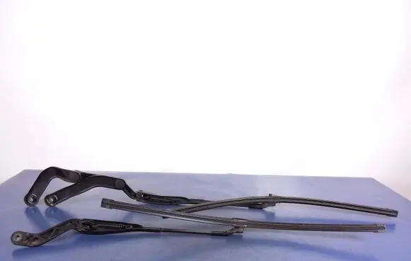 Mercedes-Benz E W212 Front wiper blade arm A2118201544