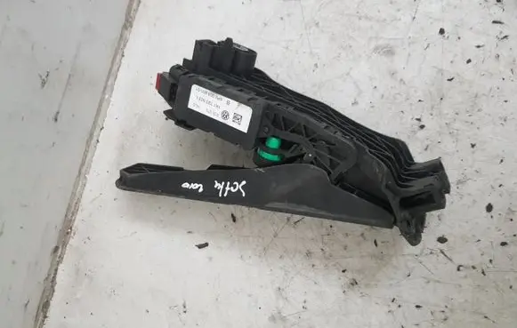 Volkswagen Jetta V Accelerator throttle pedal 1K1723503L