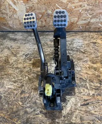 Mercedes-Benz B W245 Pedal assembly A1692900416 0110055B 4010047F