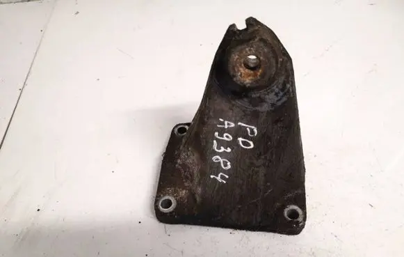 Engine mounting bracket