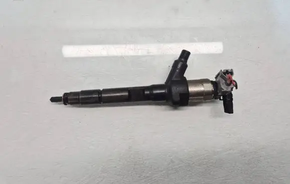 Mazda CX-7 Fuel injector R2AA13H50