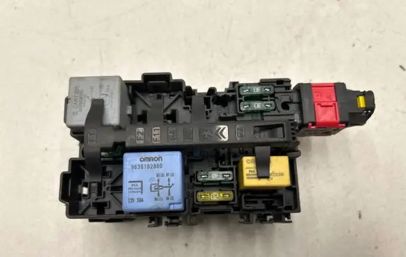 Peugeot 308 Fuse module 9806192580 66652X MERR201