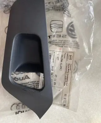 Seat Ibiza III (6L) Front door interior handle trim 6K0867197B