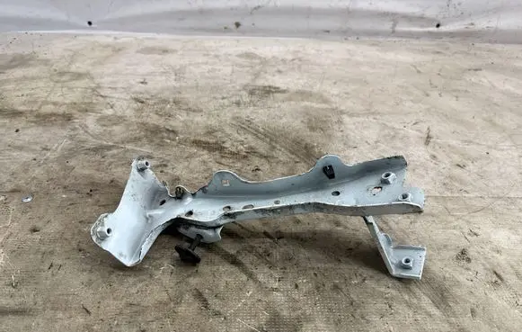 Audi A3 S3 8V Fender mounting bracket 8V0821167