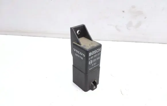 Volvo V70 Glow plug pre-heat relay 30751798 0281003037