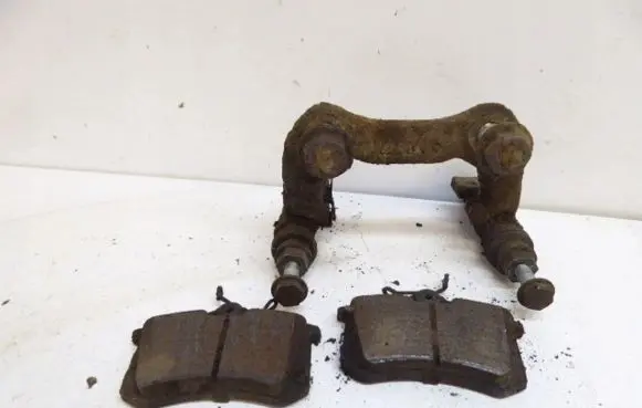 Renault Scenic I Brake caliper pad carrier rear 7701058987