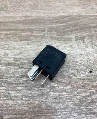 Volkswagen PASSAT B6 Other relay 7M0951253C 10K705EA
