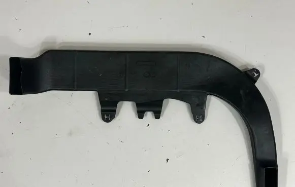 BMW iX Cabin air duct channel 7947986