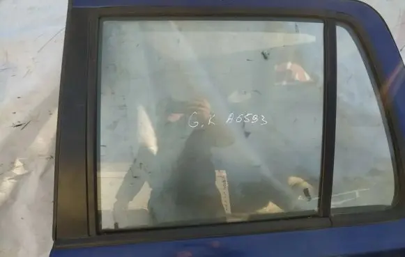 Rear door window glass