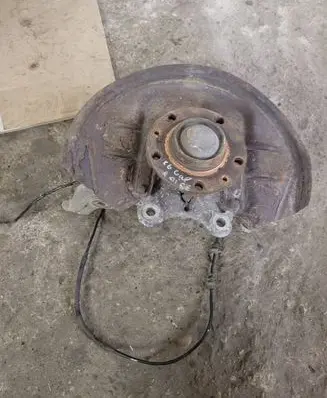 Rear wheel hub spindle/knuckle