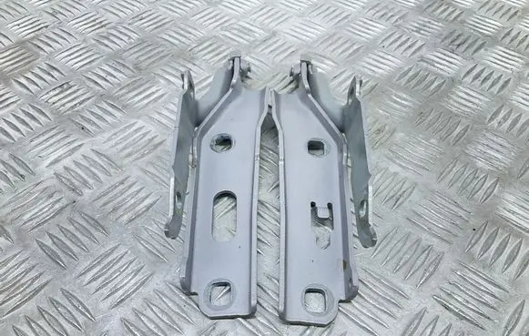 Audi A3 S3 8V Engine bonnet/hood hinges 8V0823301 8V0823302