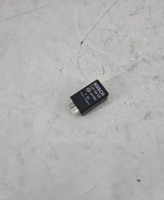 Audi Q7 4L Glow plug pre-heat relay 0281003029
