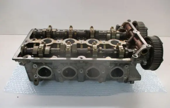 Opel Zafira B Engine head 55568363 A18XEL