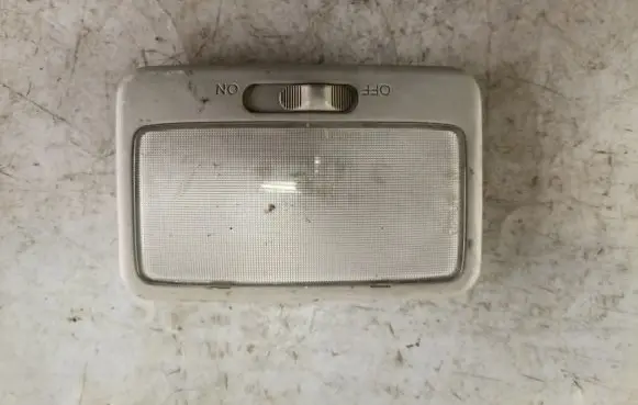 Suzuki Grand Vitara I Front seat light 00D17