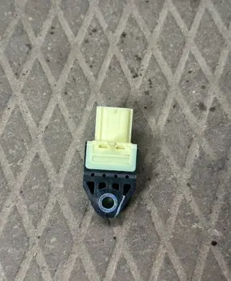 Toyota RAV 4 (XA30) Airbag deployment crash/impact sensor 8983142010