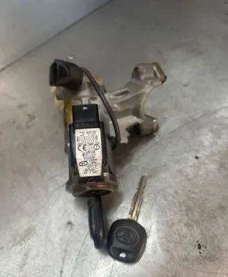Toyota RAV 4 (XA20) Ignition lock 8978352040 626517000 F1YE04C3223