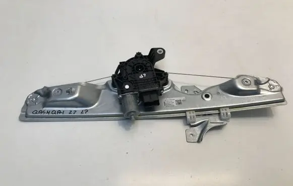 Nissan Qashqai J12 Front door window regulator with motor 807016UA1B