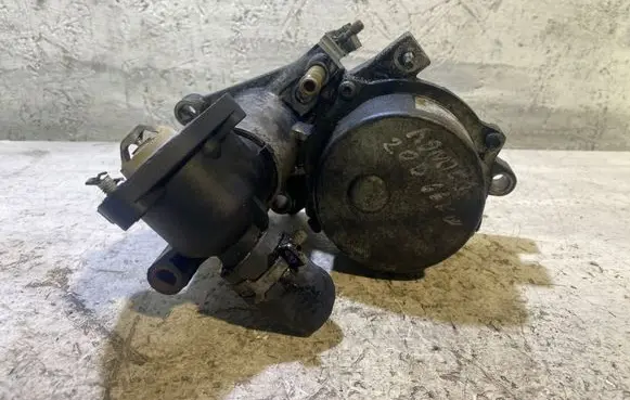 Ford Mondeo Mk III Vacuum pump